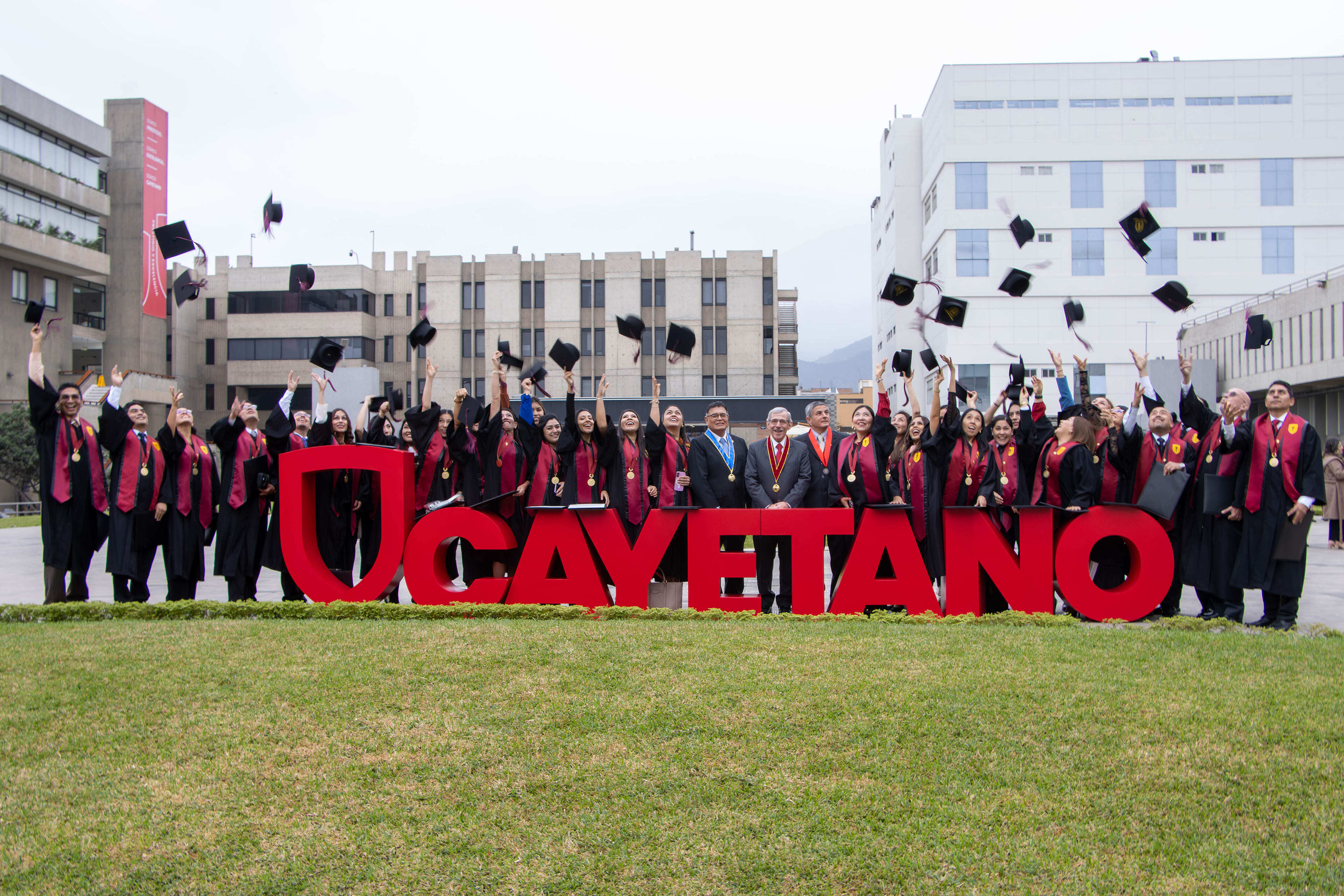 La Facultad de Estomatología celebró la Ceremonia de Egresados y Titulados de las Segundas Especialidades Profesionales – Promoción 2024