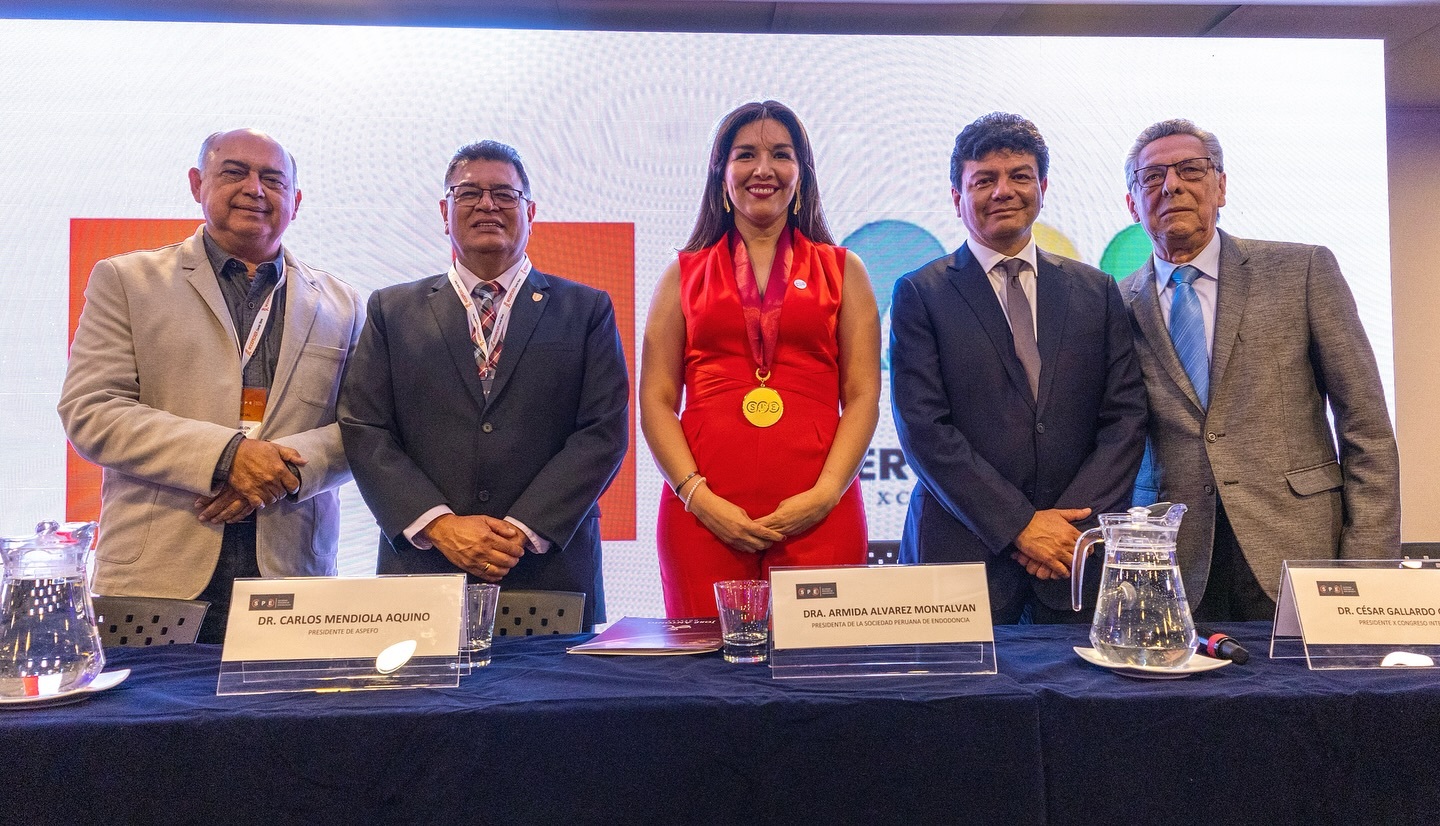 La Facultad de Estomatología presente en el X Congreso Internacional Perú-Endo 2025