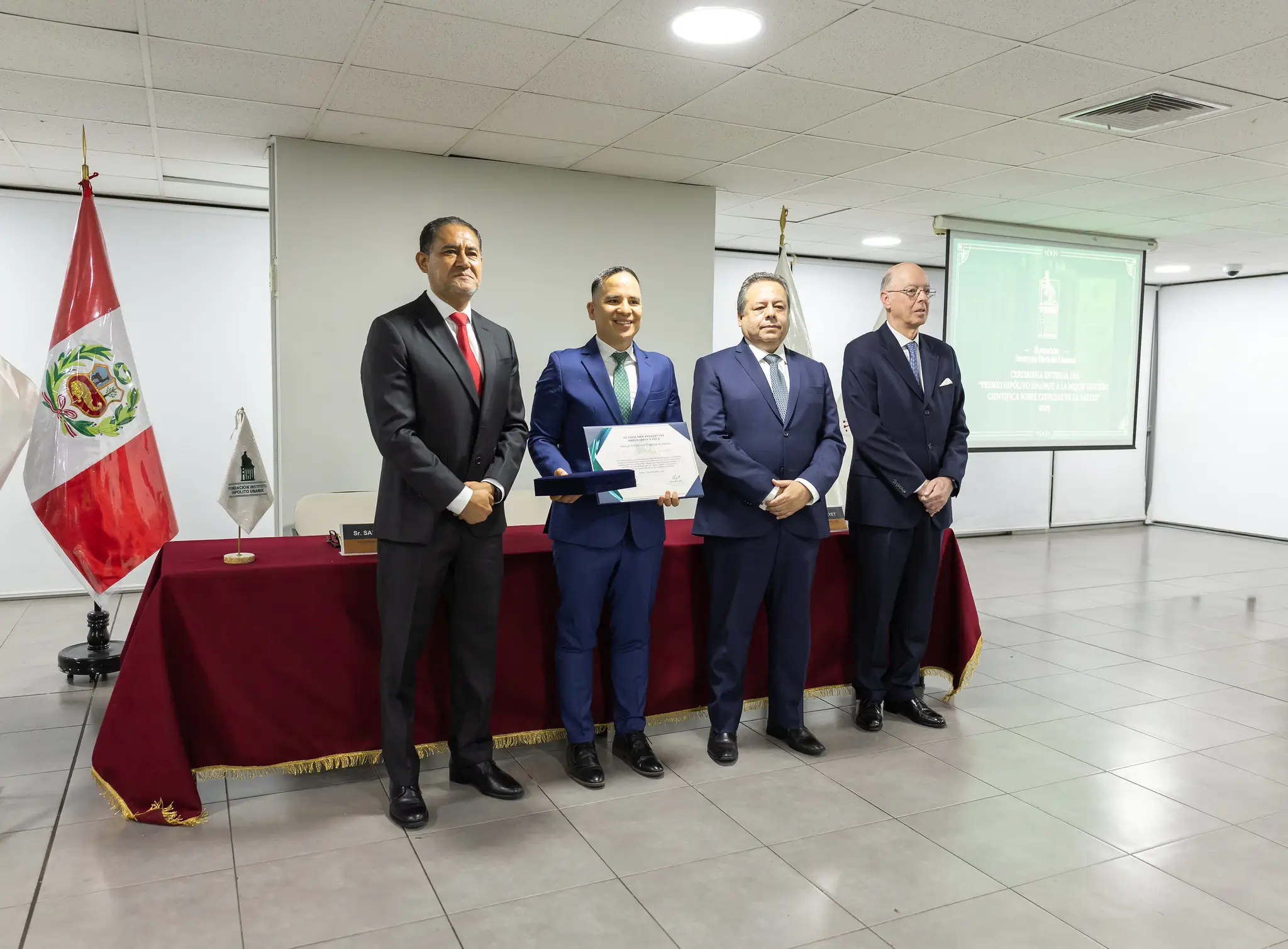 Docentes e investigadores de Cayetano Heredia destacan en el Premio Hipólito Unanue 2025