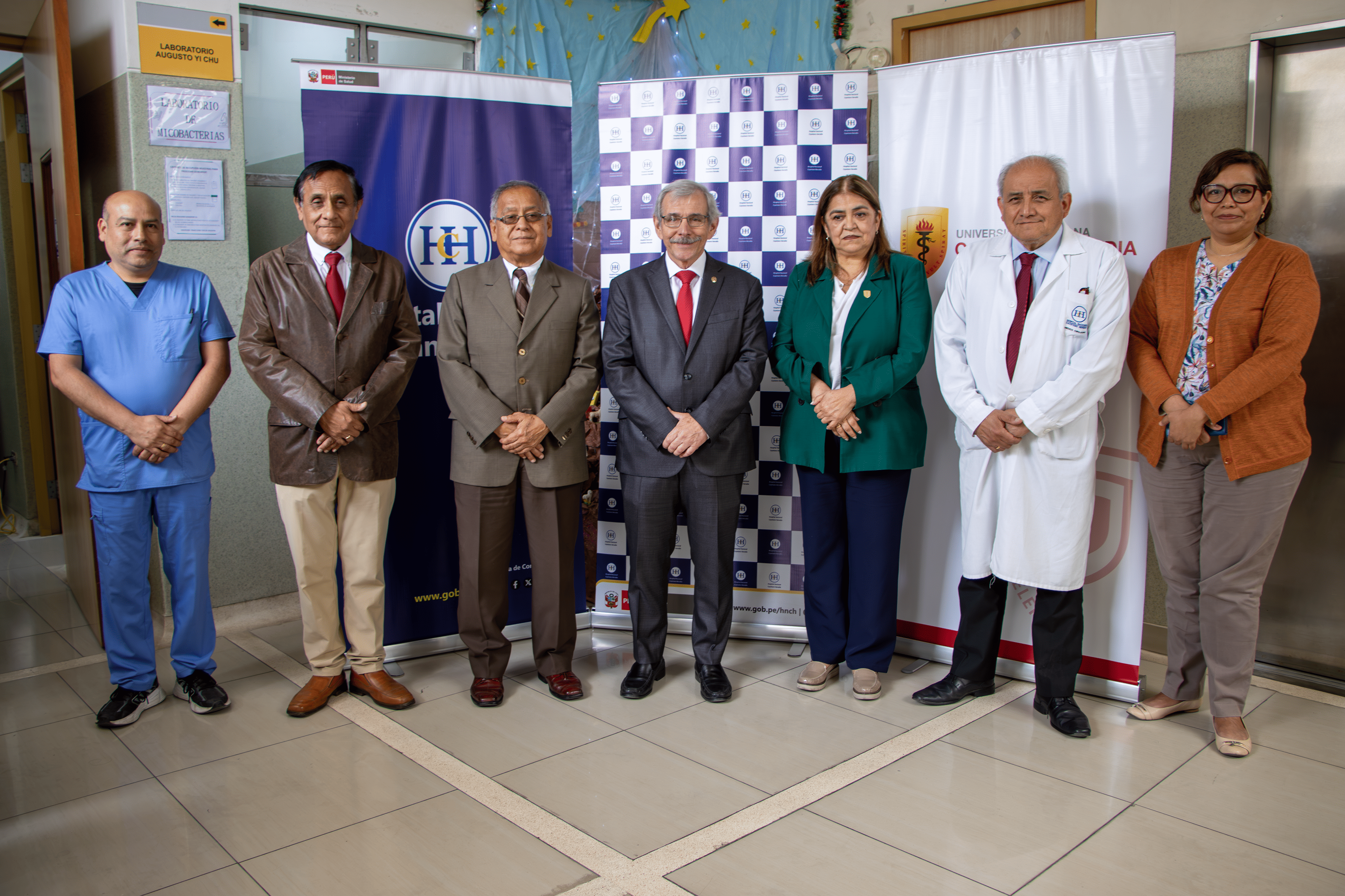 Cayetano impulsa el desarrollo clínico con la entrega de un equipo de diagnóstico molecular al Hospital Nacional Cayetano Heredia